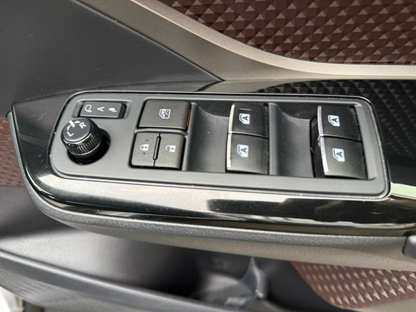 2017 Toyota C-HR 1.8 Hybrid Auto,Top Specs Leather 389843582