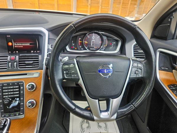 VOLVO XC60 INSCRIPTION MODEL 389883460