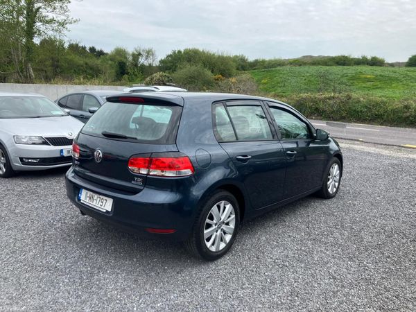 Volkswagen Golf 2011 389888190