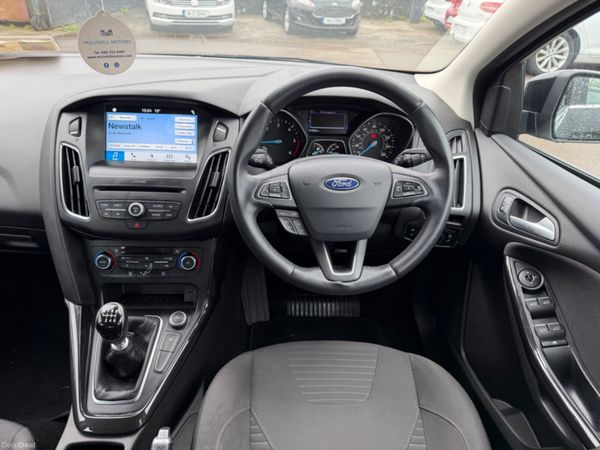 Ford Focus TITANIUM Excellent Condition 389942188