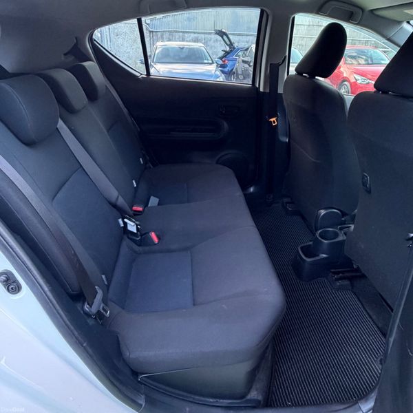 Toyota Aqua 2018 389952898