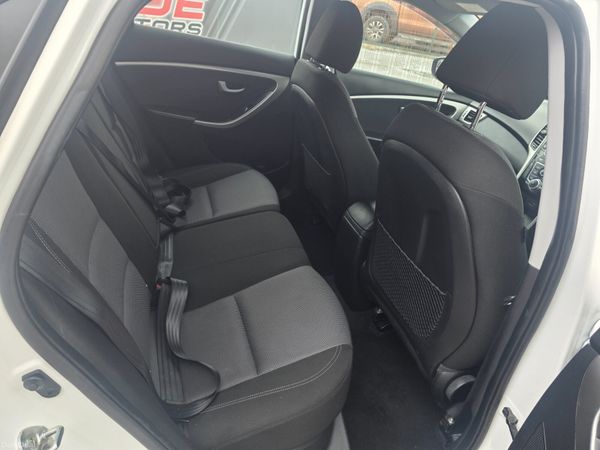 Hyundai i30 2016 389959640
