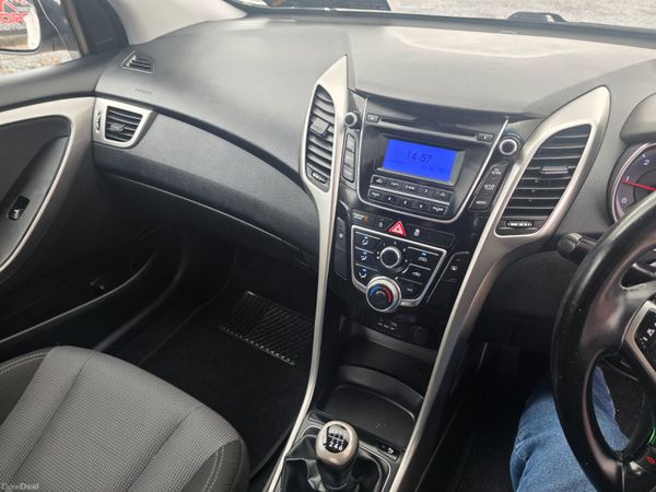 Hyundai i30 2016 389959636