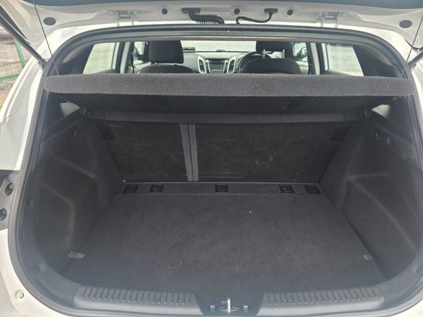 Hyundai i30 2016 389959638