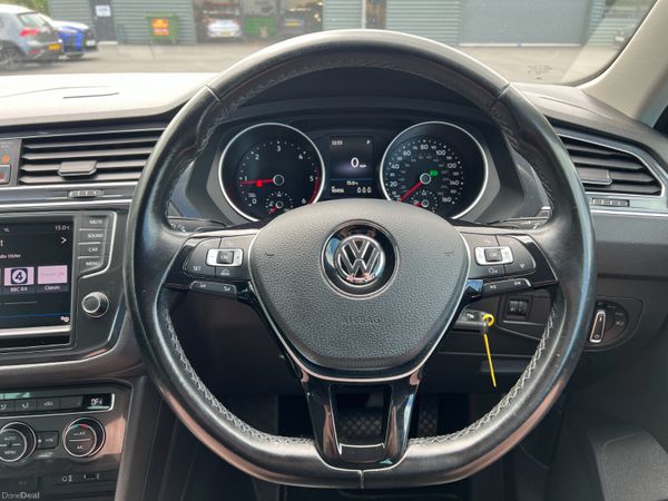 2016 (162) Volkswagen Tiguan SE 2.0 TDI BMT - Auto 389973026