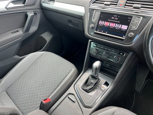 2016 (162) Volkswagen Tiguan SE 2.0 TDI BMT - Auto 389973036