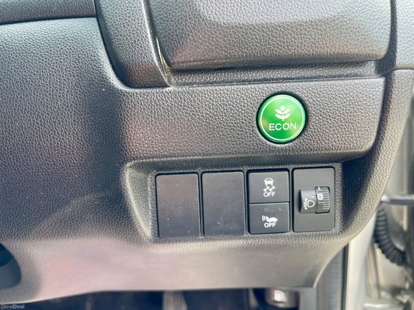 151 Honda Fit Hybrid | Reverse Camera 389987278