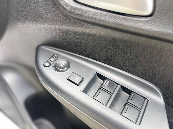 151 Honda Fit Hybrid | Reverse Camera 389987280