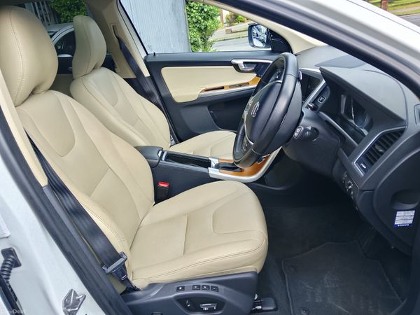 XC60 // PANORAMIC ROOF // AUTO 389939772