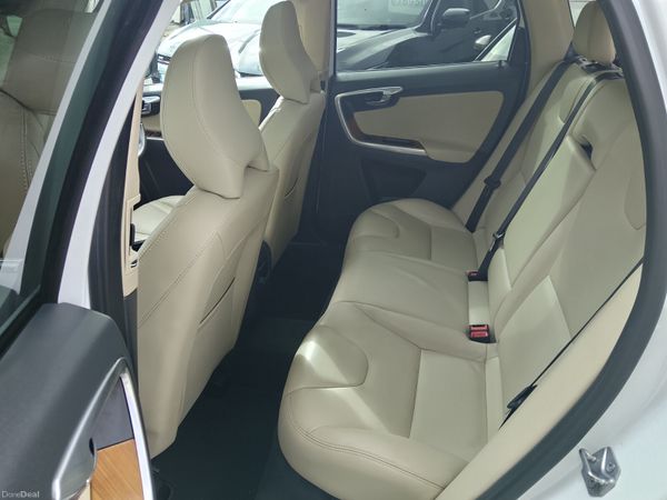 XC60 // PANORAMIC ROOF // AUTO 389939776