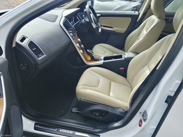 XC60 // PANORAMIC ROOF // AUTO 389939778