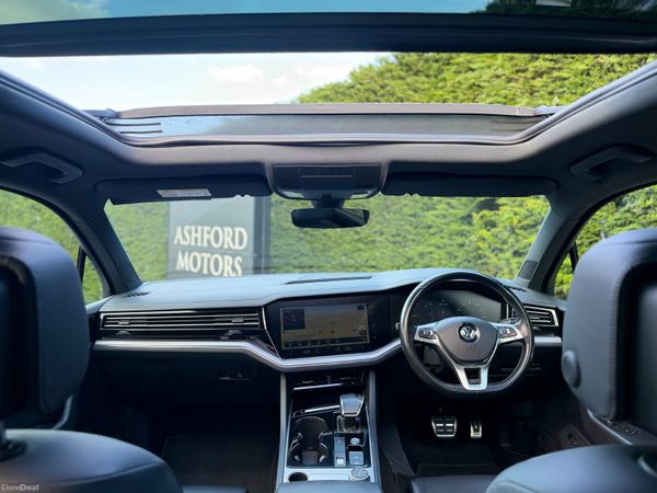 Volkswagen Touareg R Line 3.0 TDI V6 2 Seats 390040110