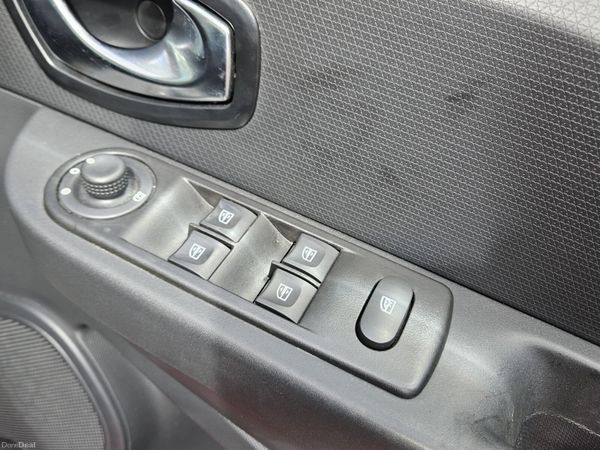 RENAULT CLIO DYNAMIQUE S NAV MODEL 390020574