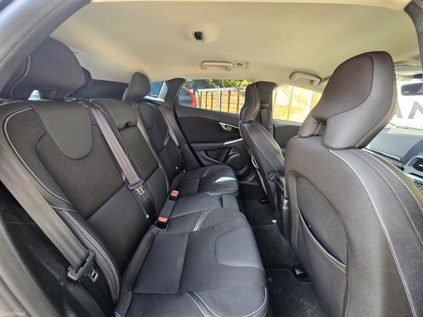 VOLVO V40 D4 AUTO DIESEL NEW NCT 390027280