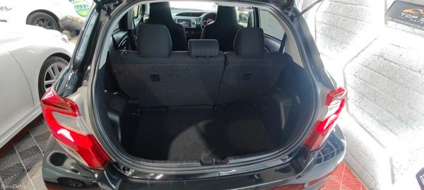 152 Toyota Yaris/ Vitz 1.3 Petrol Automatic 390198570