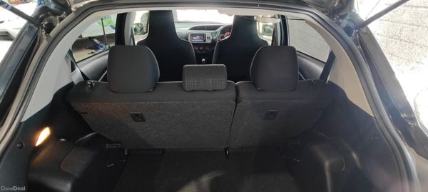 152 Toyota Yaris/ Vitz 1.3 Petrol Automatic 390198602
