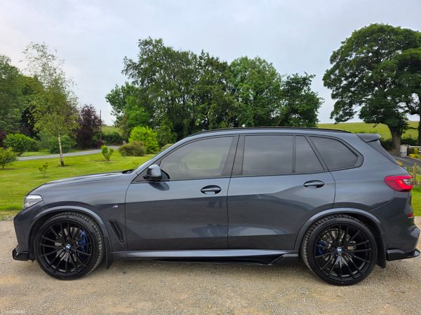 BMW X5 2019 390254568