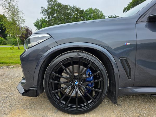 BMW X5 2019 390254570