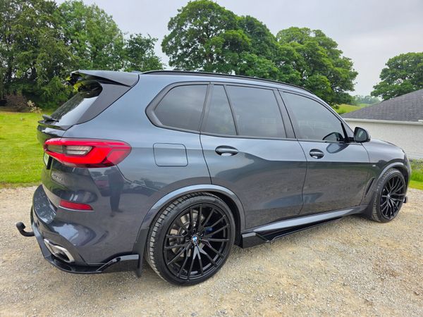 BMW X5 2019 390254574