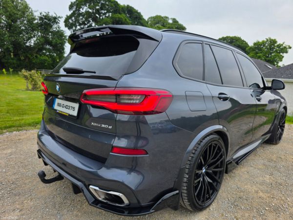 BMW X5 2019 390254576