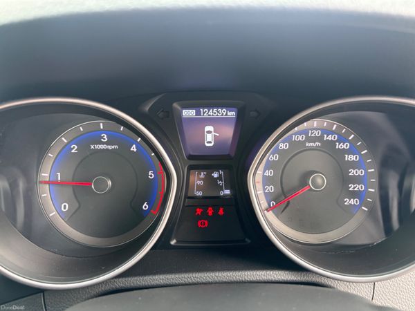 Hyundai i30 Deluxe 1.6 Diesel 390342010