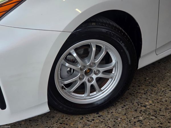 2021 Toyota Prius Luxury, 4 of 28