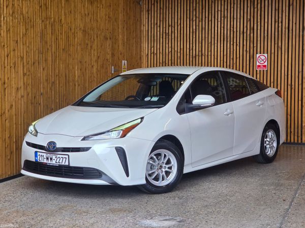 Toyota Prius Hatchback, Petrol Hybrid, 2021, White