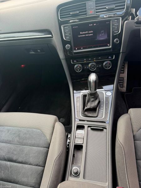 Volkswagen Golf 2014 390359562