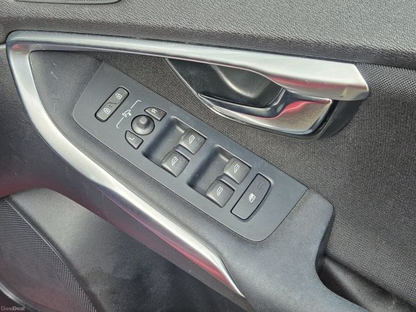 Volvo V40 2016  D4 Model New Nct 390376288