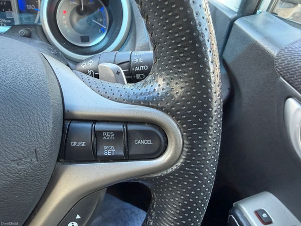 2011 Honda Fit HYBRID 1.3 390378134