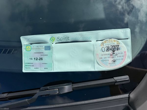 Toyota Auris 2016 390390604