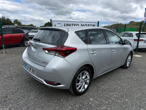 Toyota Auris 2016 390390608