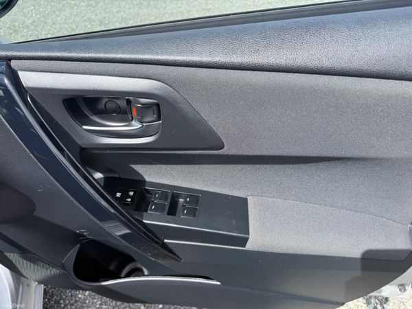 Toyota Auris 2016 390390610