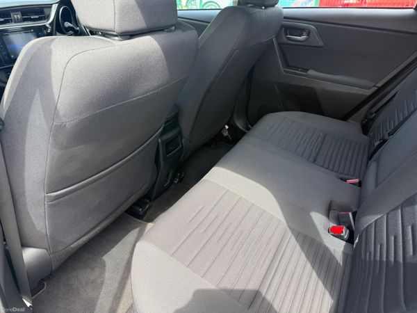 Toyota Auris 2016 390390620