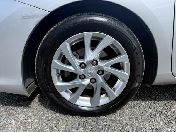 Toyota Auris 2016 390390630