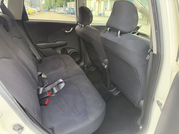 11 HONDA FIT HYBRID 1.3 HEATER SEATS 390398692