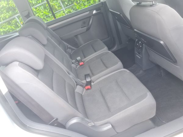 2010 Volkswagen Touran 1.6tdi 7 seater 390302820