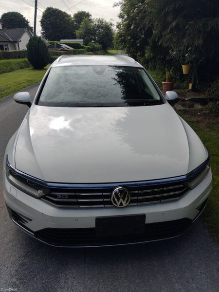 2018 Volkswagen Passat GTE, 2 of 30