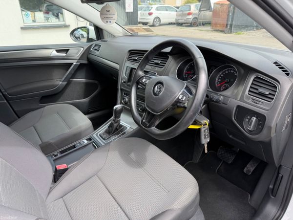 Volkswagen Golf High Spec AUTO 390334168