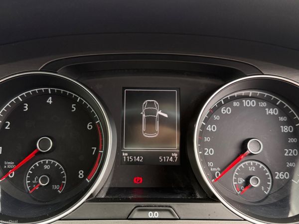 Volkswagen Golf High Spec AUTO 390334180
