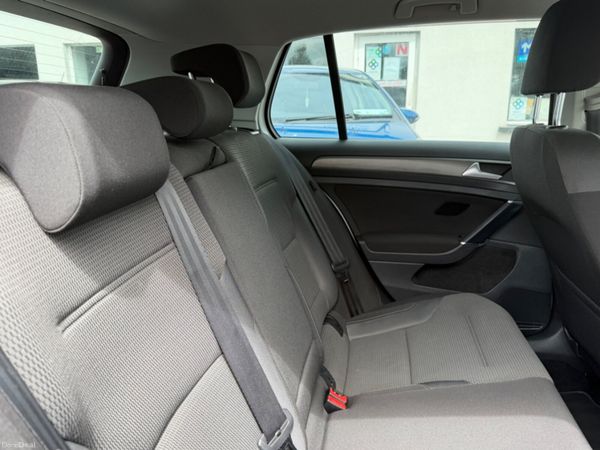 Volkswagen Golf High Spec AUTO 390334188