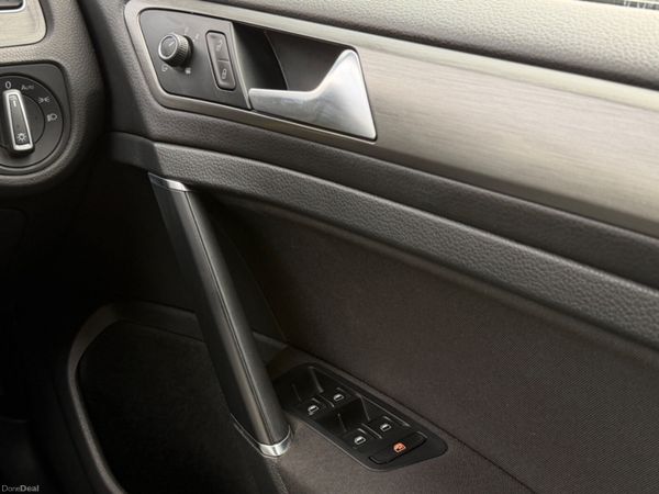 Volkswagen Golf High Spec AUTO 390334202