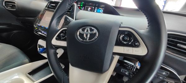 172- Toyota Prius 1.8 Petrol Hybrid 390442404