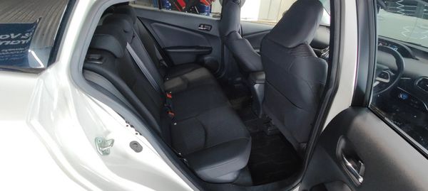 172- Toyota Prius 1.8 Petrol Hybrid 390442408