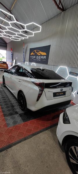 172- Toyota Prius 1.8 Petrol Hybrid 390442424