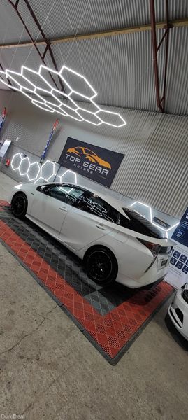 172- Toyota Prius 1.8 Petrol Hybrid 390442428