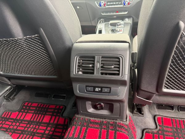Audi Q5 2020 390448580