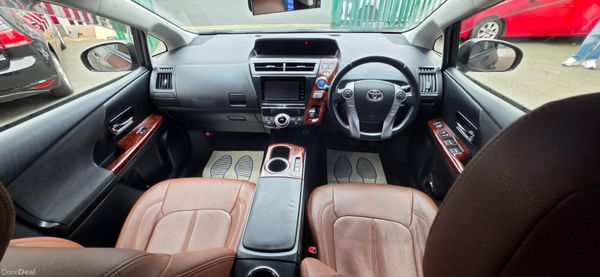Toyota prius Alpha 7 seater 390455366