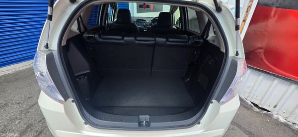 Honda Fit Hybrid Automatic 390456218