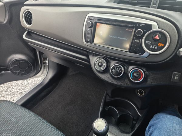 Toyota Yaris 2012 390552036